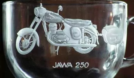 DEKOR Motocykl JAWA 250 S PÁVÍKEM