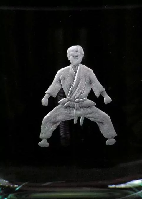 BOJOVÁ UMĚNÍ - KARATE 01 NA SKLENICI NA VI