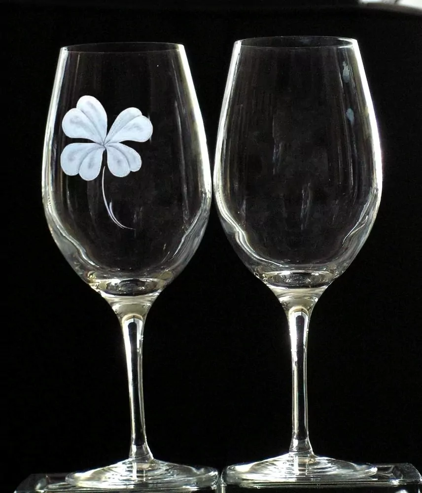 SKLENIČKA NA VÍNO A ČTYŘLÍSTEK 380ml.VZ.2200.HAPP.
