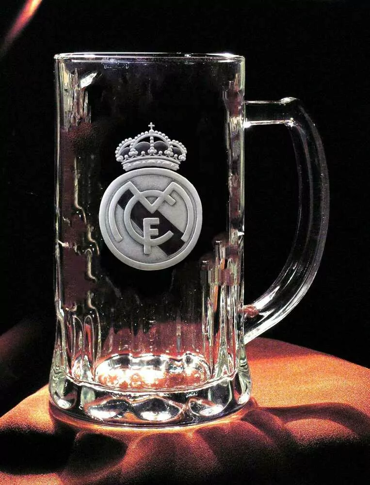 FOTBAL FC REAL MADRID. PŮLLITR TUD. DÁREK PRO FOTBALISTU