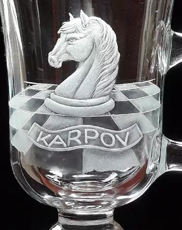 DEKOR ŠACHY, vz.01 kůň se jménem