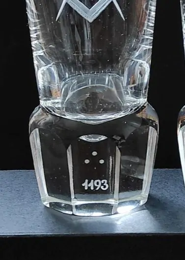 ZEDNÁŘSKÝ SYMBOL ČÍSLO/MONOGR S TŘEMI TEČKAMI 0333