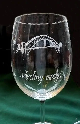 SVATEBNÍ VÝROČÍ MOST 01 02 VČETNĚ MOTTA NA SKLENICÍCH NA VÍNO 450ml