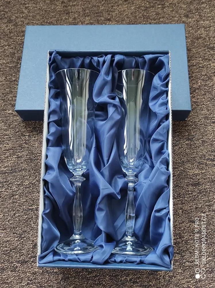 box.blue.2.sekt. - dárková krabička modře vypolstrovaná na 2 šampusky
