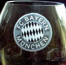 Ryté Logo FC Bayern München.01, na Půllitru 5106, lesní sklo, fotbalového klubu