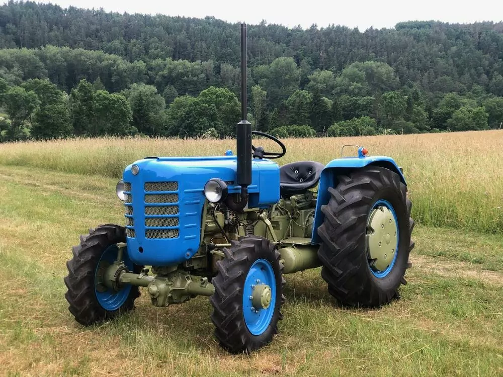 DEKOR TRAKTOR ZETOR 2045