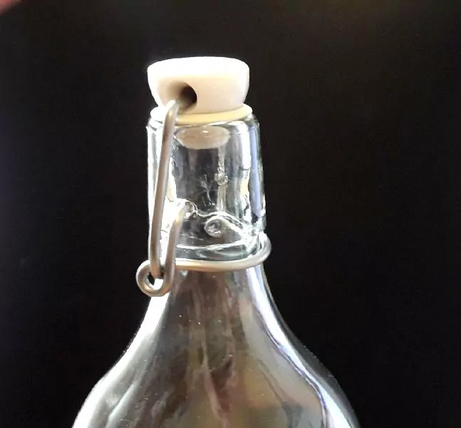 Lahev prázdná, keram. zátka drát, 500 ml