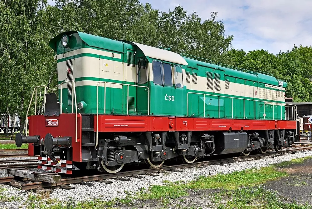 DEKOR ČMELÁK, dieselová lokomotiva řady T 669, 770,771