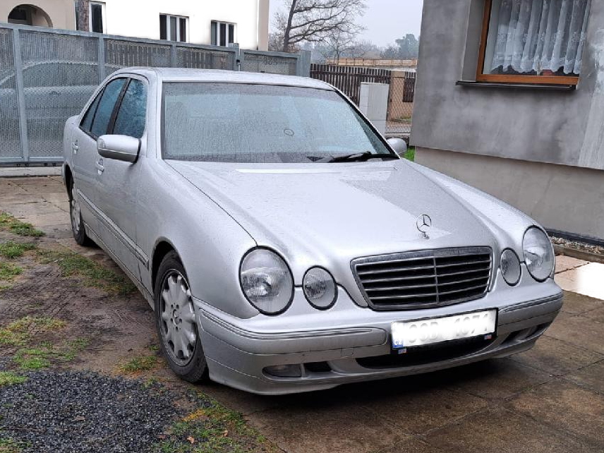 Dekor MERCEDES E 270 NA SKLE
