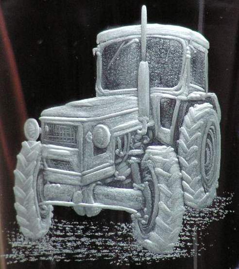 BROUŠENÝ TRAKTOR ZETOR Z6718/Z5611 na půllitru dresden krýglu 500 ml