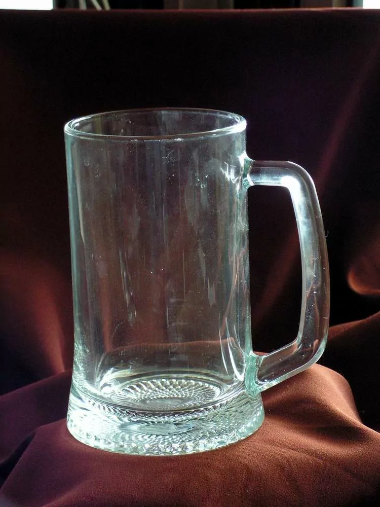 Dárek pro policistu.14a. půllitr ted. pomáhat a chránit.