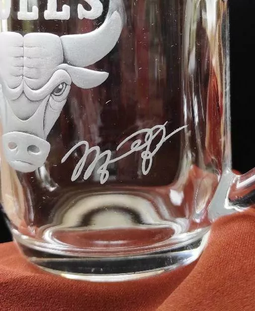 PŮLLITRU DRESDEN 0,5l CHICAGO BULLS AUTOGRAM Michael Jordan