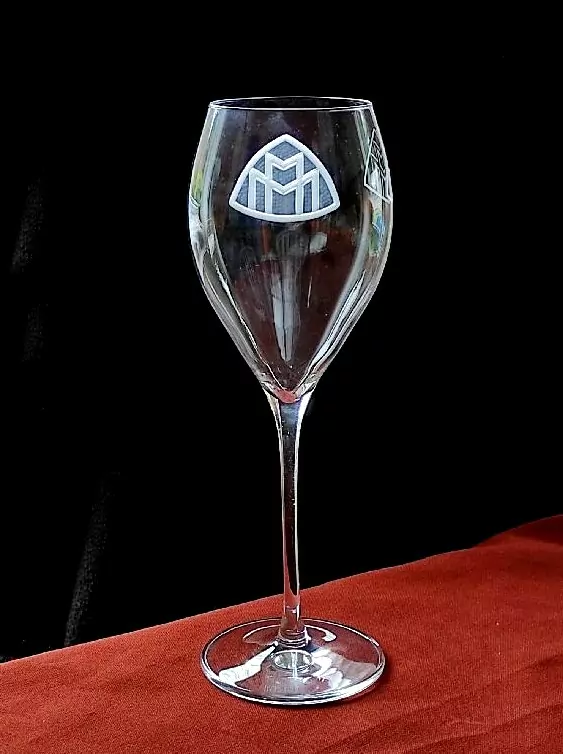 DEKOR LOGO MERCEDES MAYBACH 02