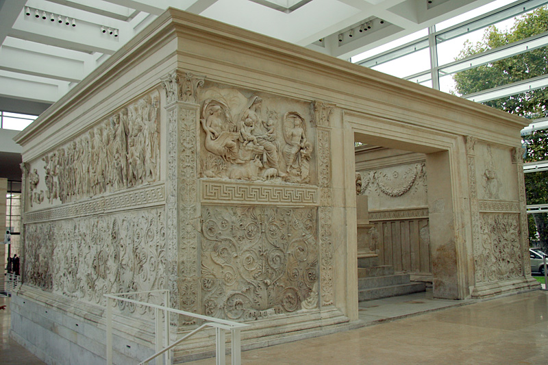 Ara Pacis Augustae ožívá ve skle – originální rytina inspirovaná Venuší z oltáře míru