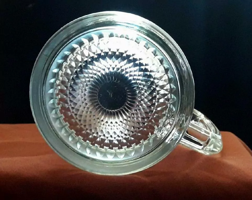 Dárek pro policistu.14a. půllitr ted. pomáhat a chránit.