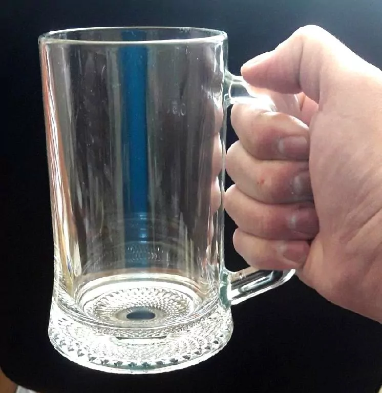 Dárek pro policistu.14a. půllitr ted. pomáhat a chránit.