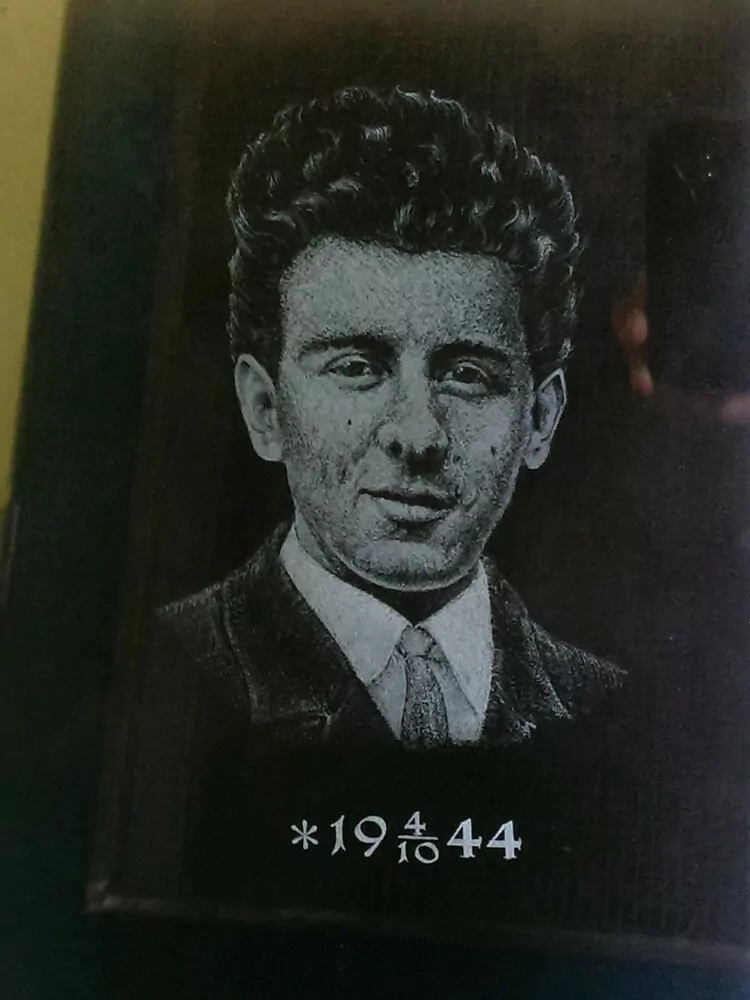 DEKOR - PORTRÉT 40 náhrobek