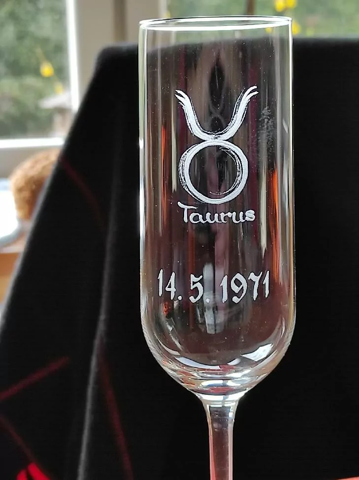 DEKOR BÝK SYMBOL 01 DATUM