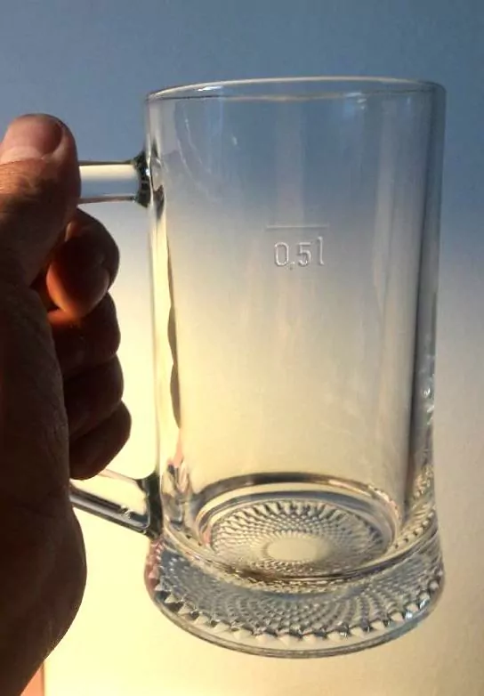 Dárek pro policistu.14a. půllitr ted. pomáhat a chránit.