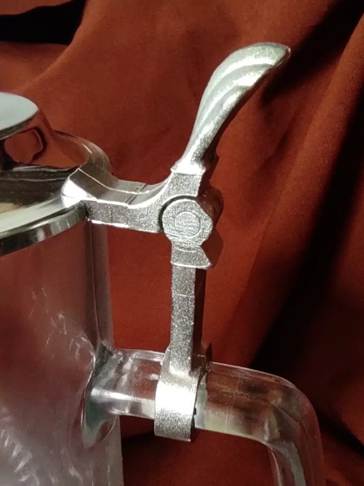 NĚMECKÁ BITEVNÍ LOĎ, KŘIŽNÍK BISMARCK 01. NA PŮLLITRU KRÝGL PŮLLITR S CÍNOVÝM VÍKEM 0,4L