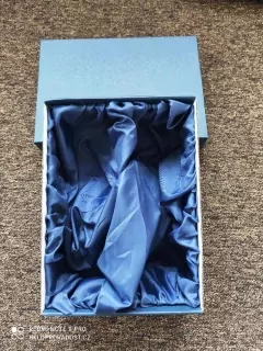 box.blue.2.vín. - dárková krabička modře vypolstrovaná na 2 vín.skleničky,