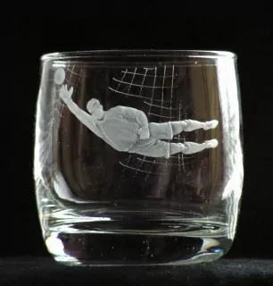 SKLENICE NA RUM A WHISKY HB, FOTBALOVÝ BRANKÁŘ.02. PŘI ZÁKROKU