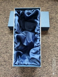 box.blue.1.sklenice - modrá vypolstrovaná dárková krabice na větší sklenici