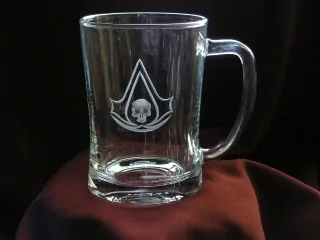 Assassin´s creed logo LEBKA NA PŮLLITRU IKD