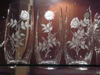 ŠÍPKOVÁ RŮŽE, KVÍTEK, 1KS sklenice na alko nealko 490ml