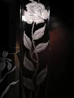 DEKOR JEDEN STONEK RŮŽE NA VÁZY