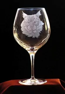 Kočka - Mainská mývalÍ NA SKLENICI NA ČERVENÉ VÍNO 740ML